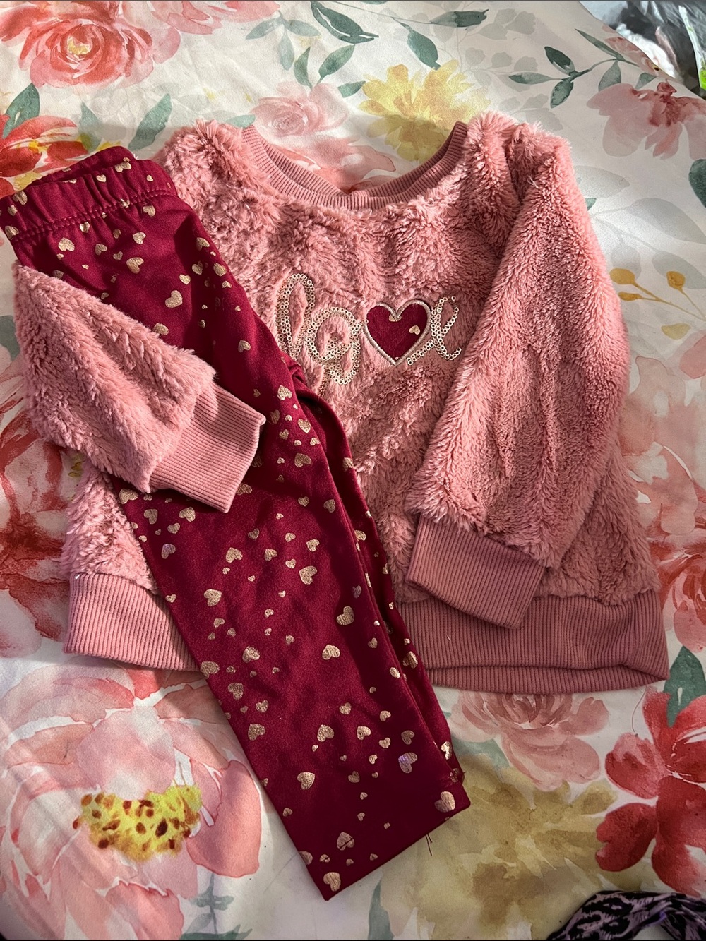 Kids Plush Pink Heart 'Love' Pajama Set - Cozy Two-Piece Sleepwear